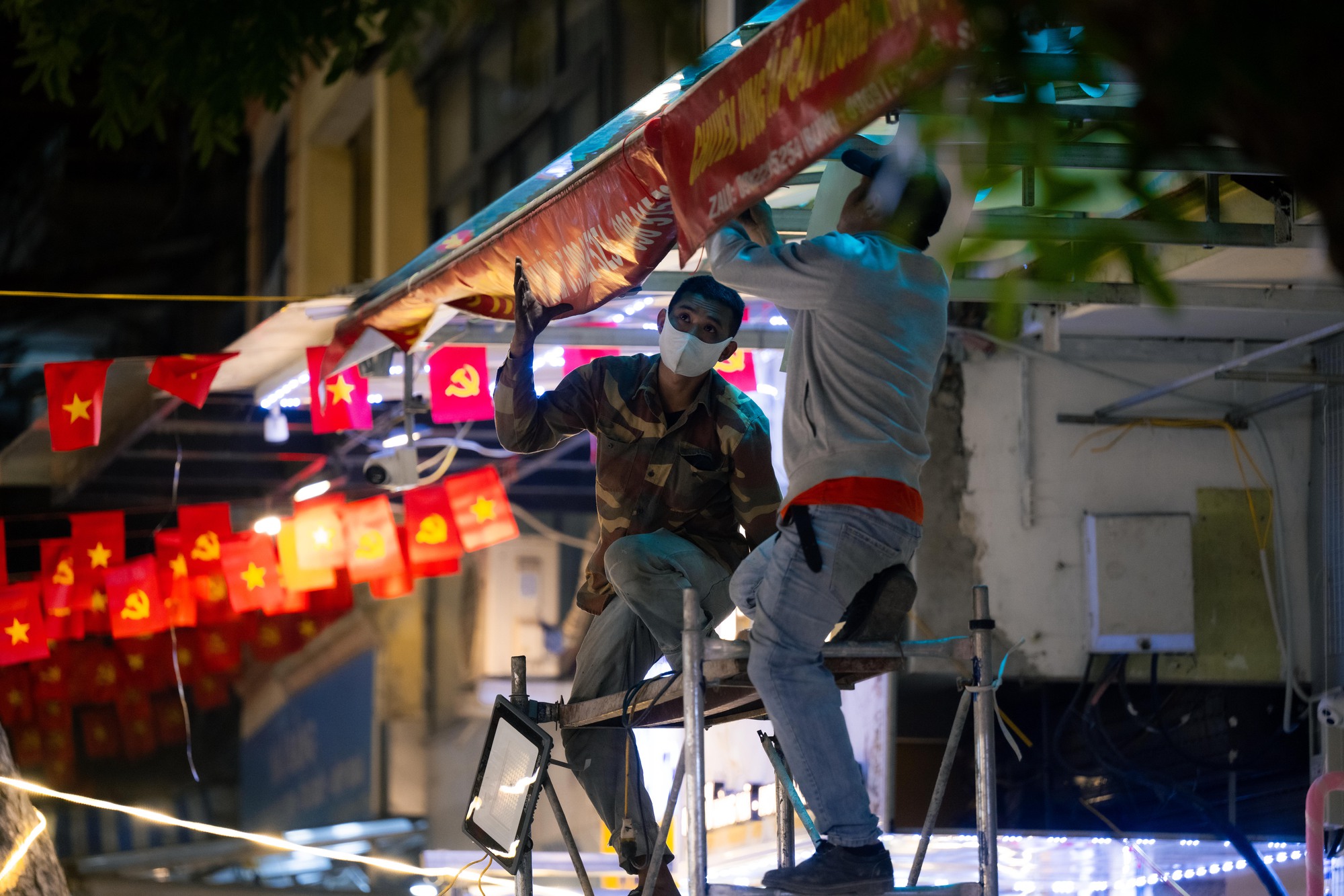 Khung cảnh phố Hàng Mã đổi khác sau khi tháo dỡ mái che , trả lại vỉa hè - Ảnh 20.