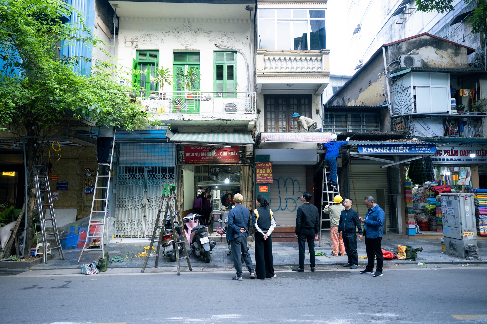 Khung cảnh phố Hàng Mã đổi khác sau khi tháo dỡ mái che , trả lại vỉa hè - Ảnh 15.