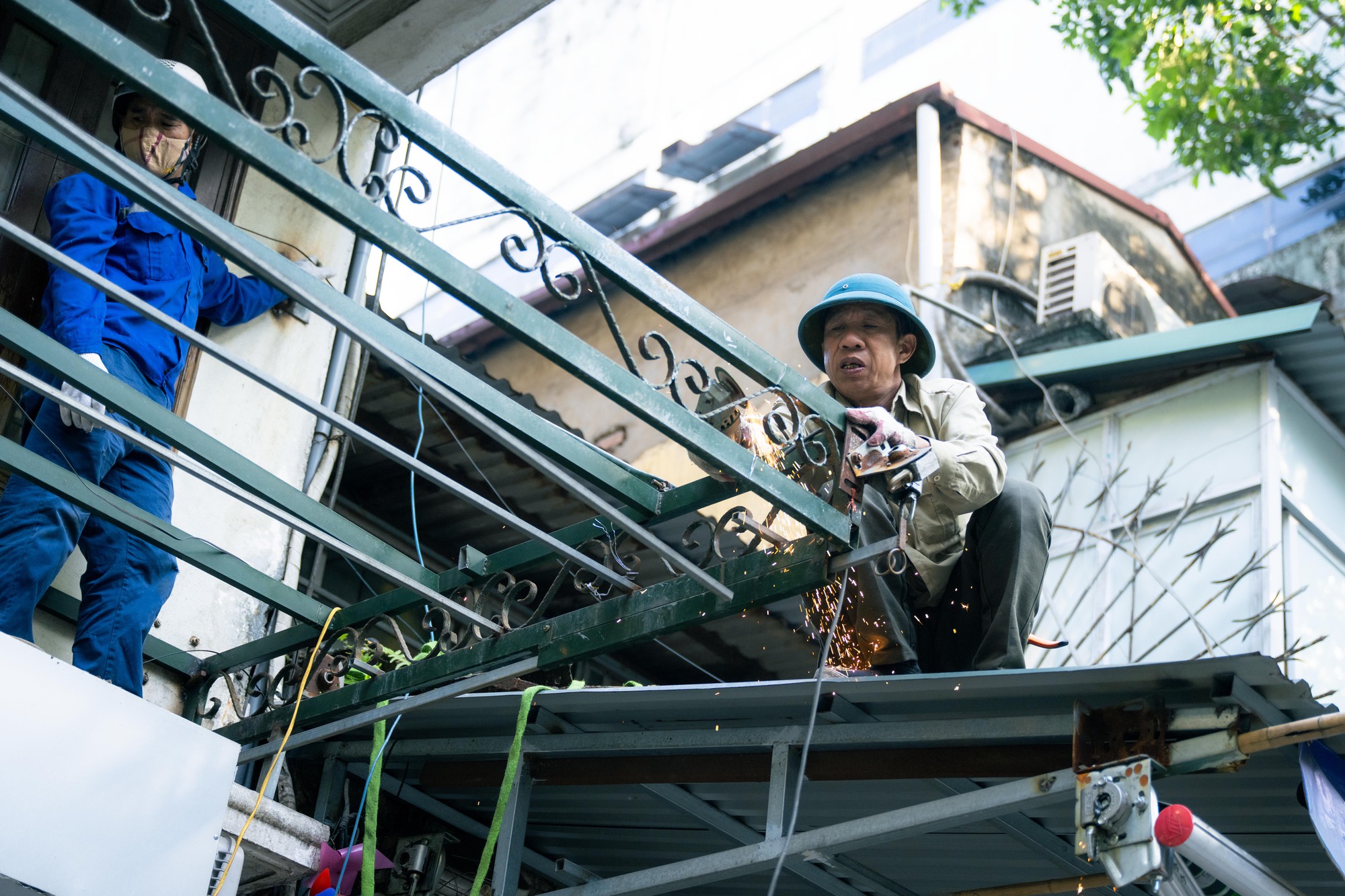 Khung cảnh phố Hàng Mã đổi khác sau khi tháo dỡ mái che , trả lại vỉa hè - Ảnh 7.