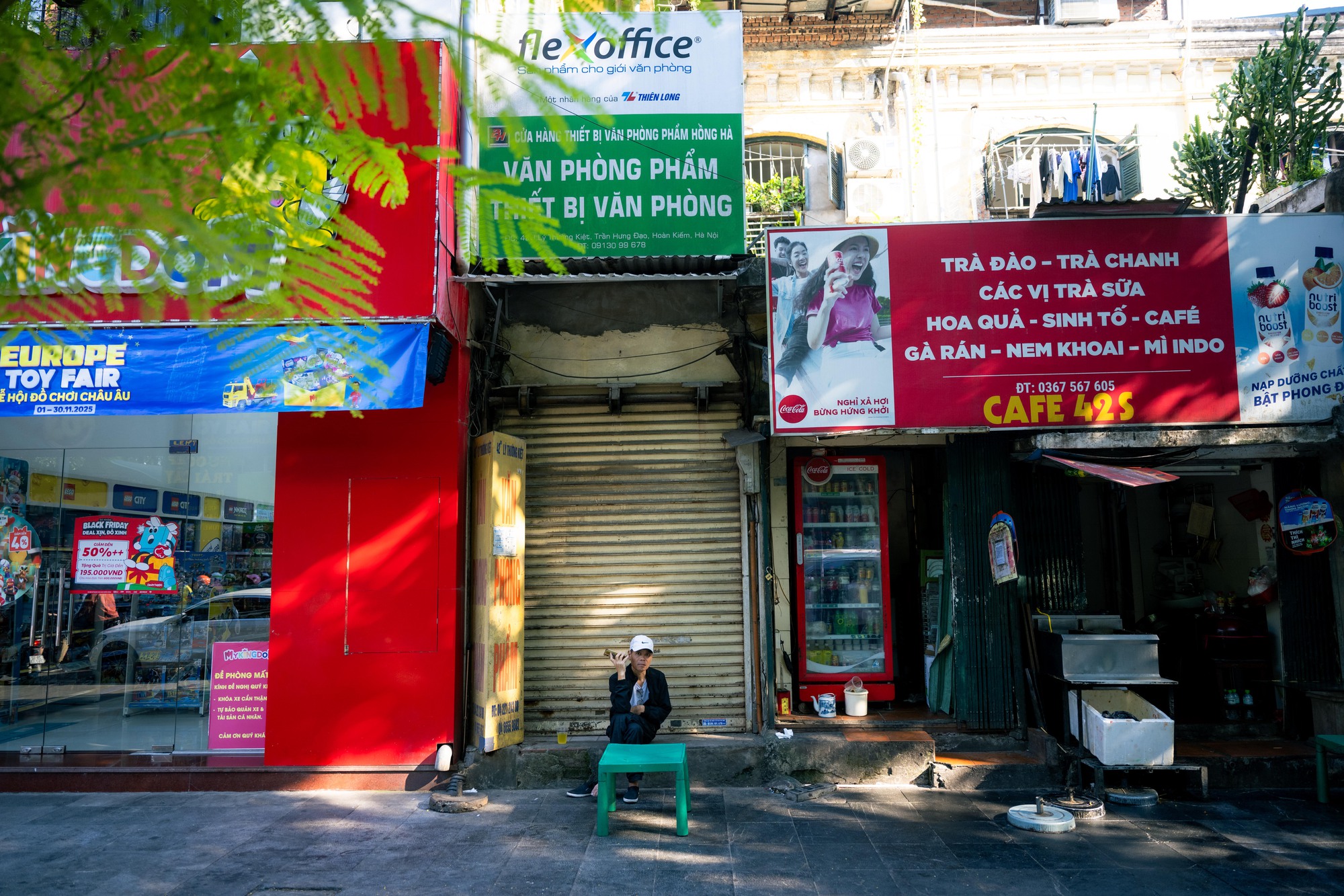 Khung cảnh phố Hàng Mã đổi khác sau khi tháo dỡ mái che , trả lại vỉa hè - Ảnh 13.