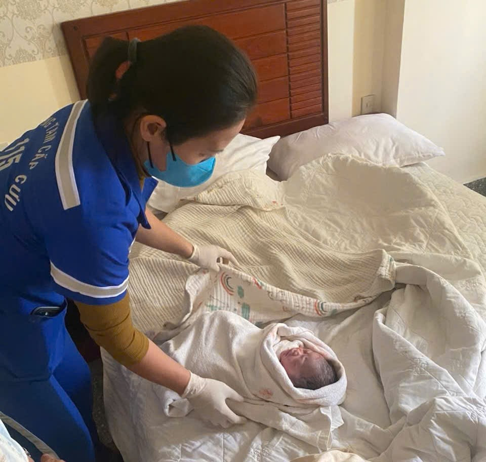 Khách sạn Olympic cưu mang hơn 200 người dân chạy lũ tại Nha Trang - Ảnh 3.