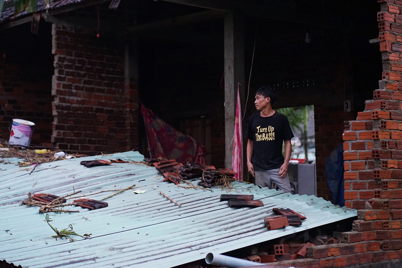Ngôi nhà đổ nát giữa dòng lũ: Nỗi đau và hy vọng của người đàn ông gánh nợ ngân hàng - Ảnh 8. Ngôi nhà đổ nát giữa dòng lũ: Nỗi đau và hy vọng của người đàn ông gánh nợ ngân hàng - Ảnh 8.