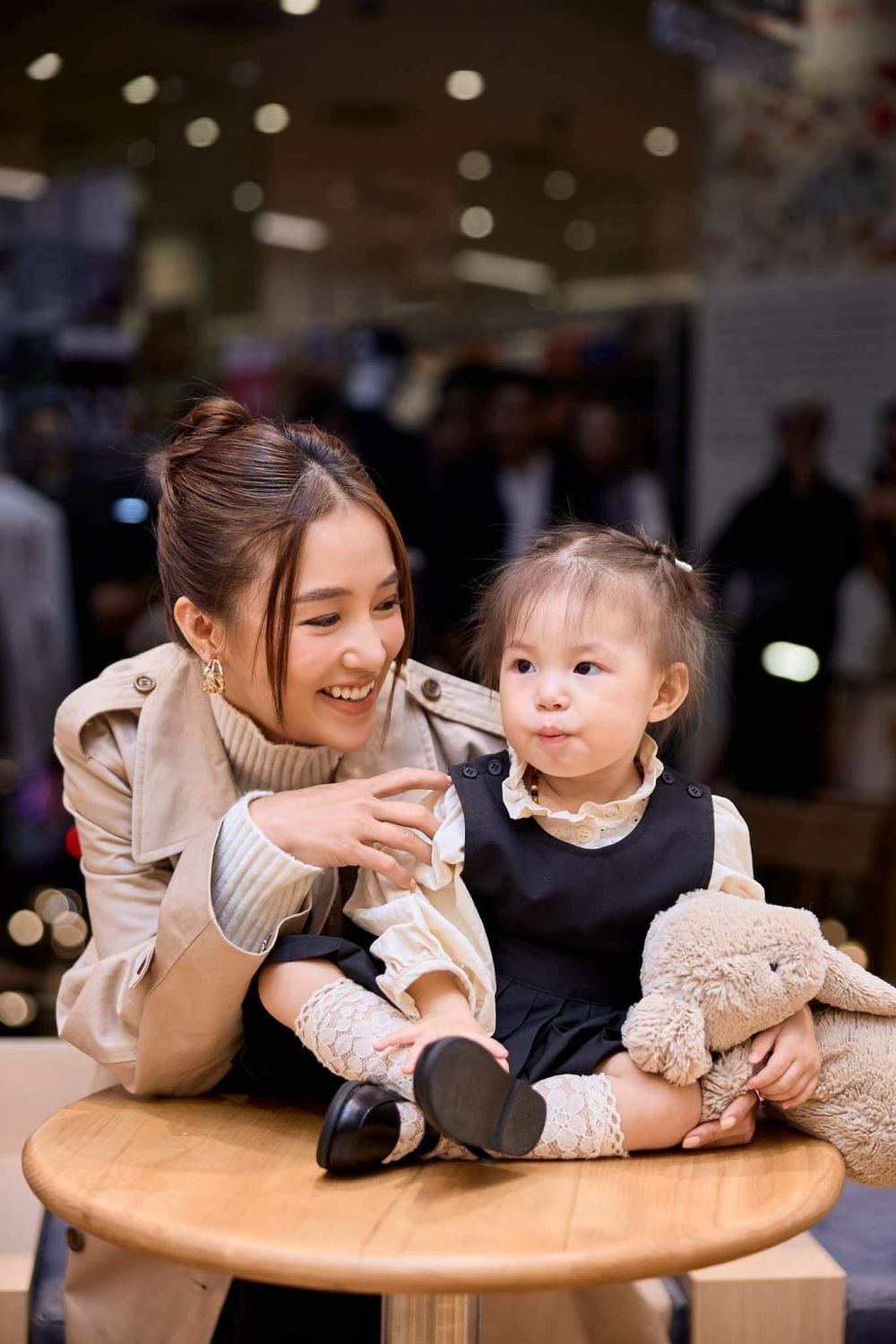 Cộng đồng mạng và hội phụ huynh tranh cãi nảy lửa với bức ảnh mới của gia đình bé Pam- Ảnh 3.