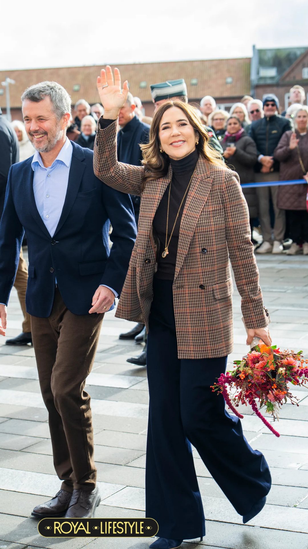 Vương hậu Mary Đan Mạch “copy” Vương phi Kate cực khéo: Diện đúng họa tiết ruột của nàng dâu nước Anh- Ảnh 1. Vương hậu Mary Đan Mạch “copy” Vương phi Kate cực khéo: Diện đúng họa tiết ruột của nàng dâu nước Anh- Ảnh 1.