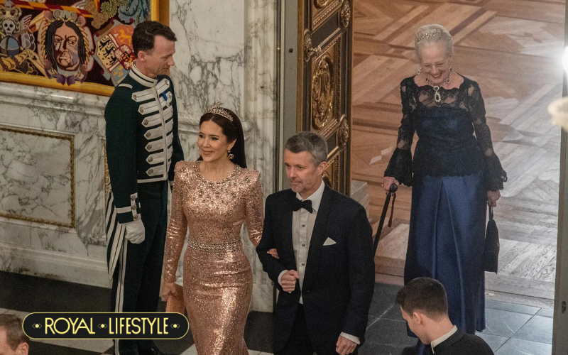 Vương hậu Mary Đan Mạch “copy” Vương phi Kate cực khéo: Diện đúng họa tiết ruột của nàng dâu nước Anh- Ảnh 7. Vương hậu Mary Đan Mạch “copy” Vương phi Kate cực khéo: Diện đúng họa tiết ruột của nàng dâu nước Anh- Ảnh 7.