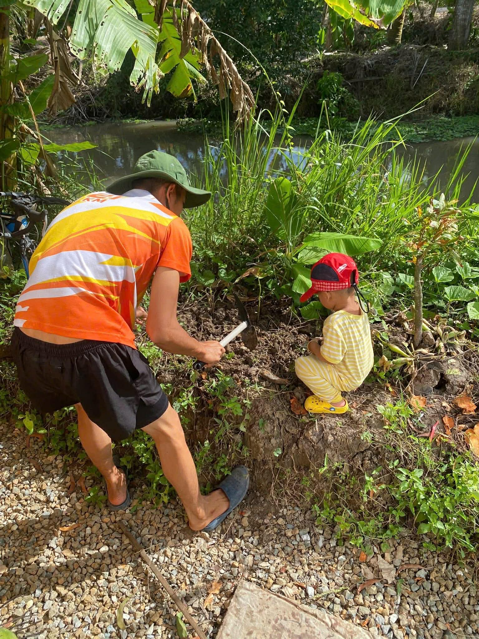 Từng sống trong căn phòng trọ chật chội ở thành phố, vợ chồng trẻ quyết định về quê để con có tuổi thơ trọn vẹn- Ảnh 7.