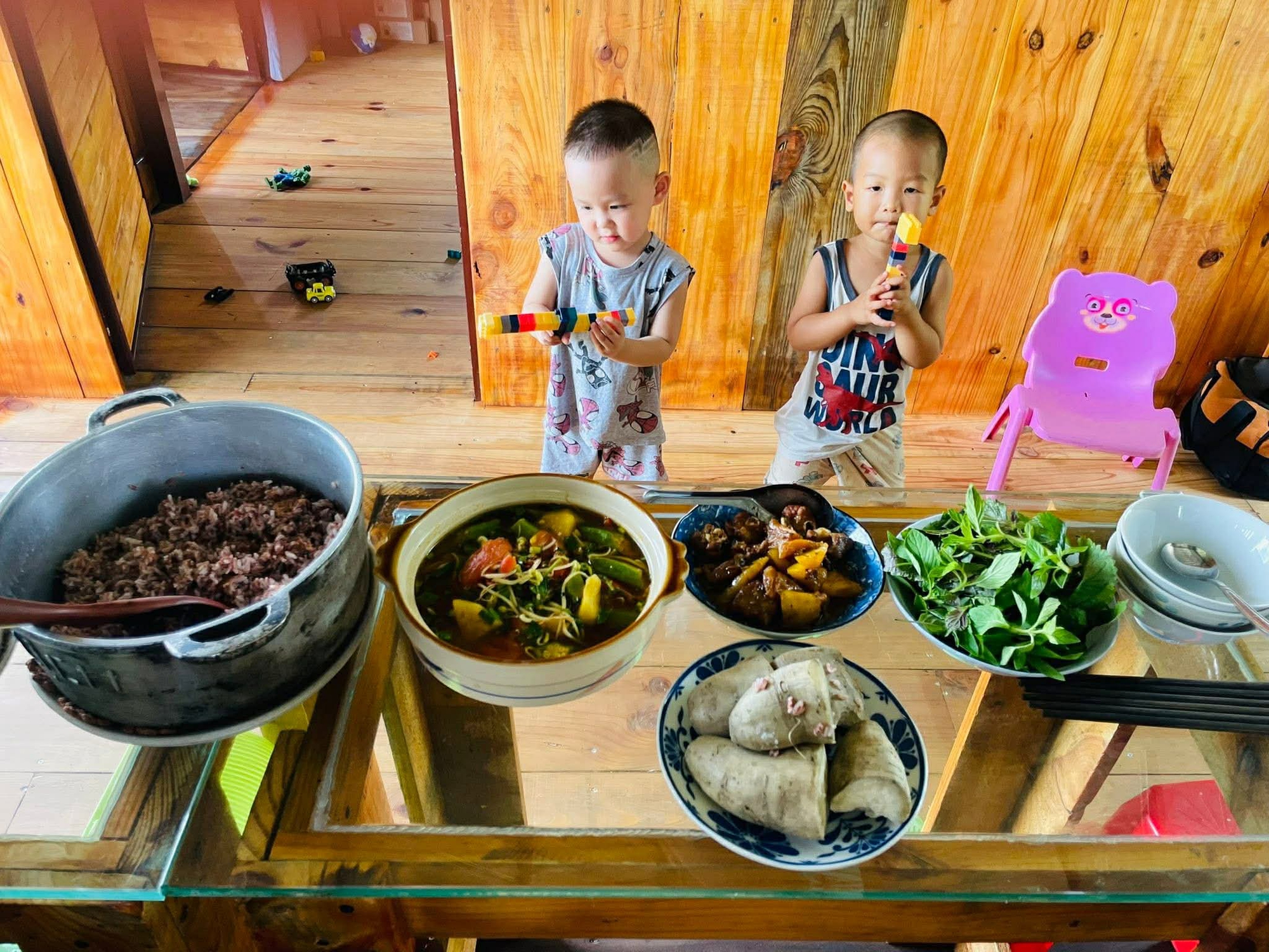 Từng sống trong căn phòng trọ chật chội ở thành phố, vợ chồng trẻ quyết định về quê để con có tuổi thơ trọn vẹn- Ảnh 8.