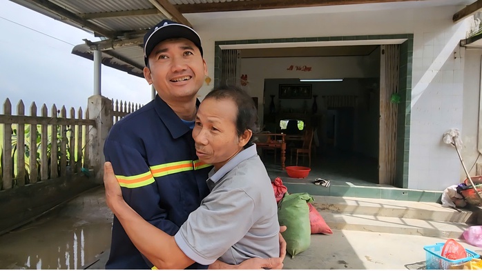 Đội cứu nạn 22 người mất tích 4 ngày giữa lũ dữ tại Đắk Lắk - Ảnh 5. Đội cứu nạn 22 người mất tích 4 ngày giữa lũ dữ tại Đắk Lắk - Ảnh 5.