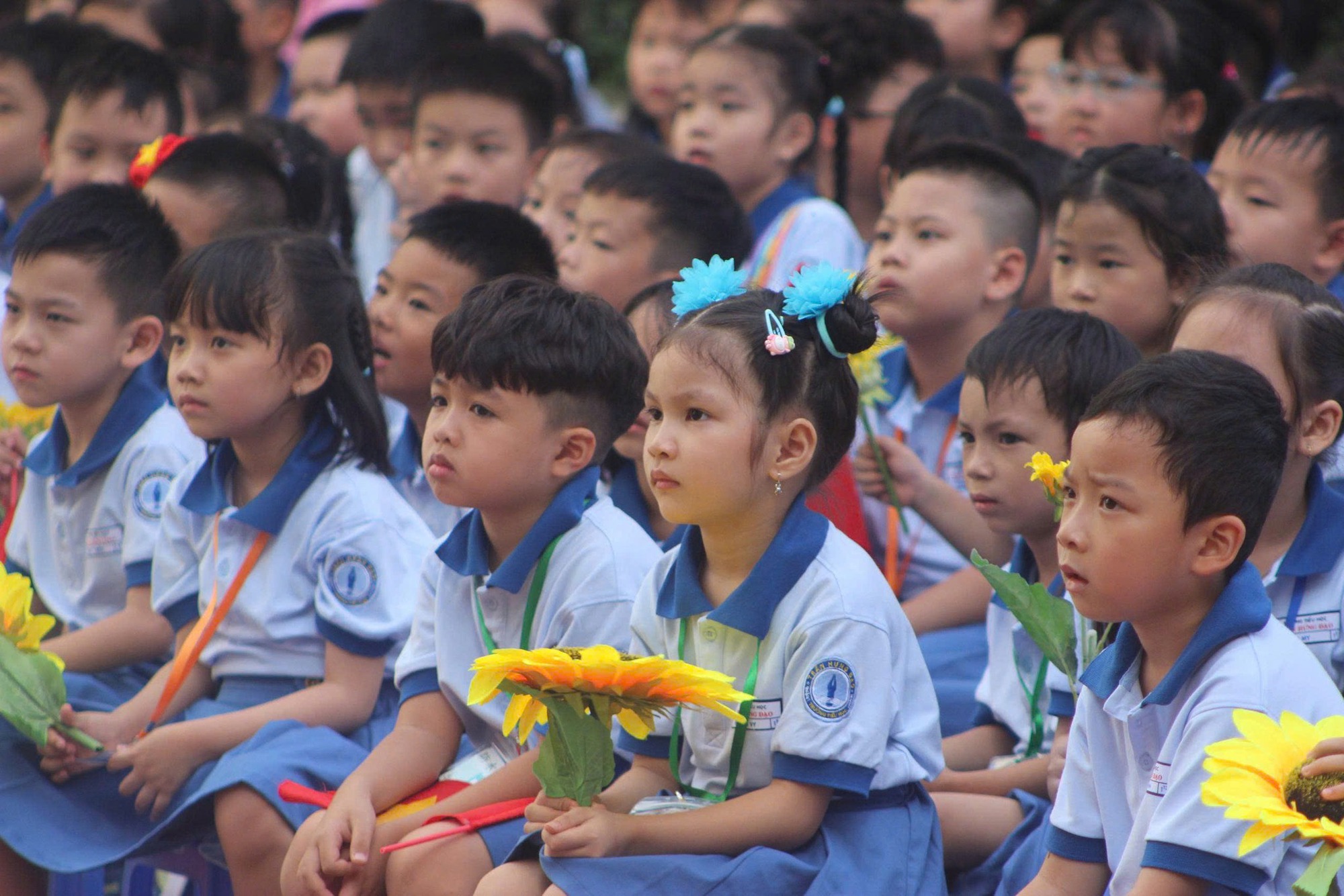 Thống nhất mẫu đồng phục cho học sinh toàn TP HCM: Sở GD-ĐT nêu ý kiến  - Ảnh 1.