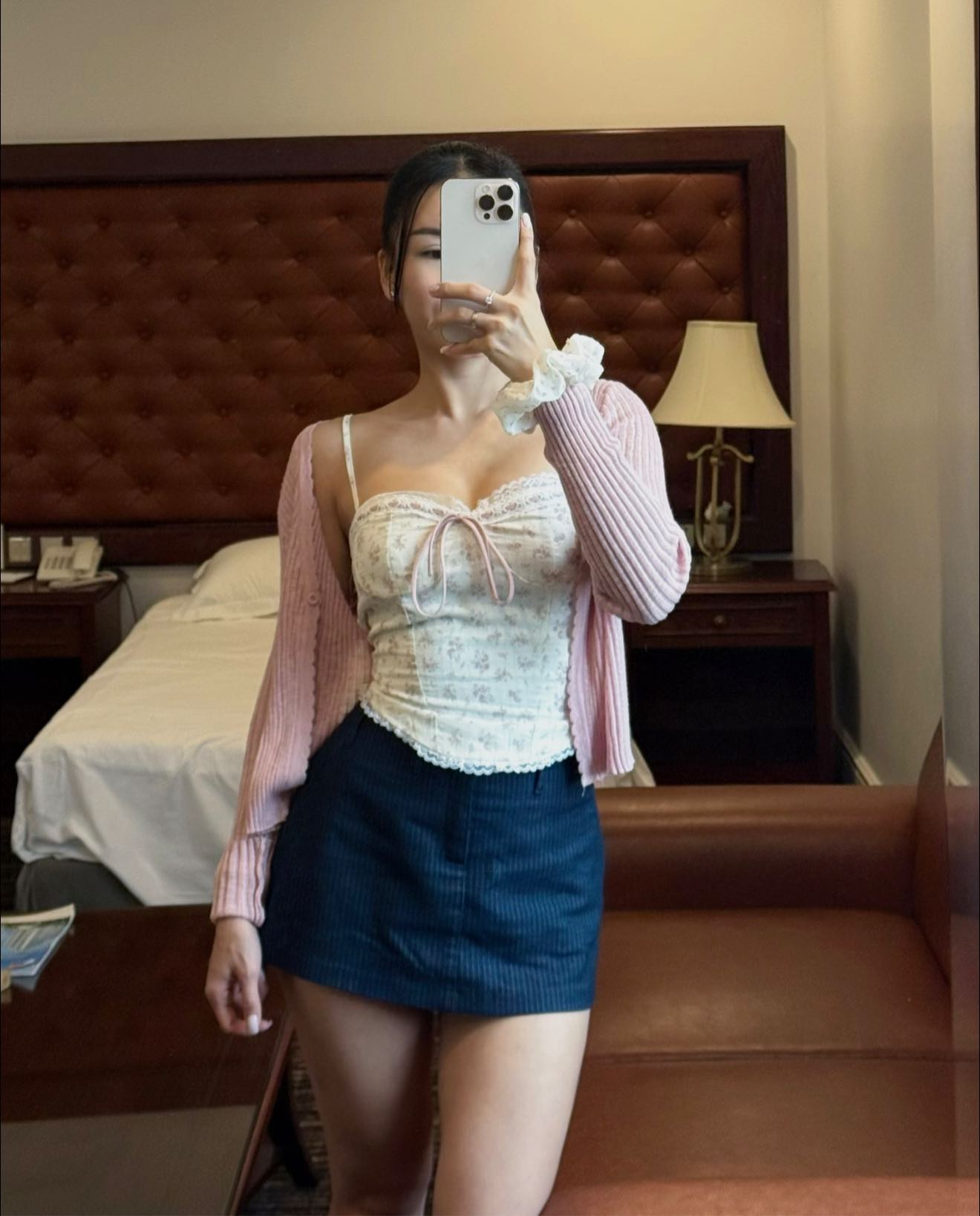 Mê mẩn ngắm visual Yến Xuân - vợ Lâm Tây, mẹ 1 con vóc dáng vẫn sexy bất bại, xinh đẹp bất chấp 