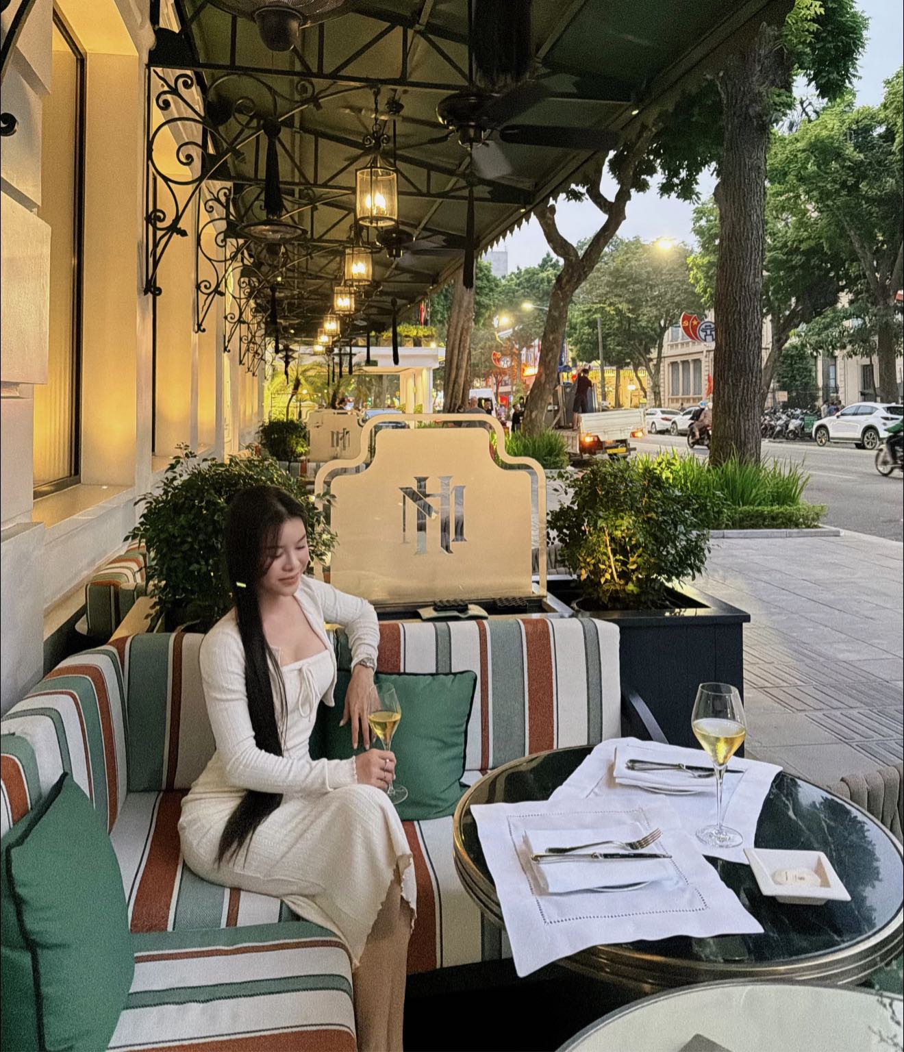 Mê mẩn ngắm visual Yến Xuân - vợ Lâm Tây, mẹ 1 con vóc dáng vẫn sexy bất bại, xinh đẹp bất chấp 