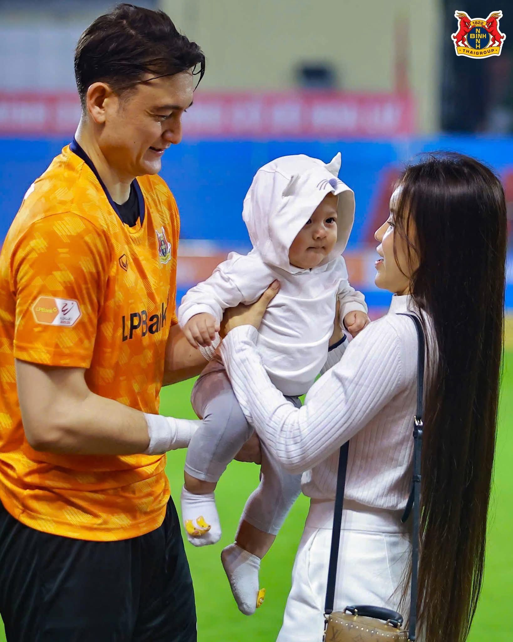 Mê mẩn ngắm visual Yến Xuân - vợ Lâm Tây, mẹ 1 con vóc dáng vẫn sexy bất bại, xinh đẹp bất chấp 