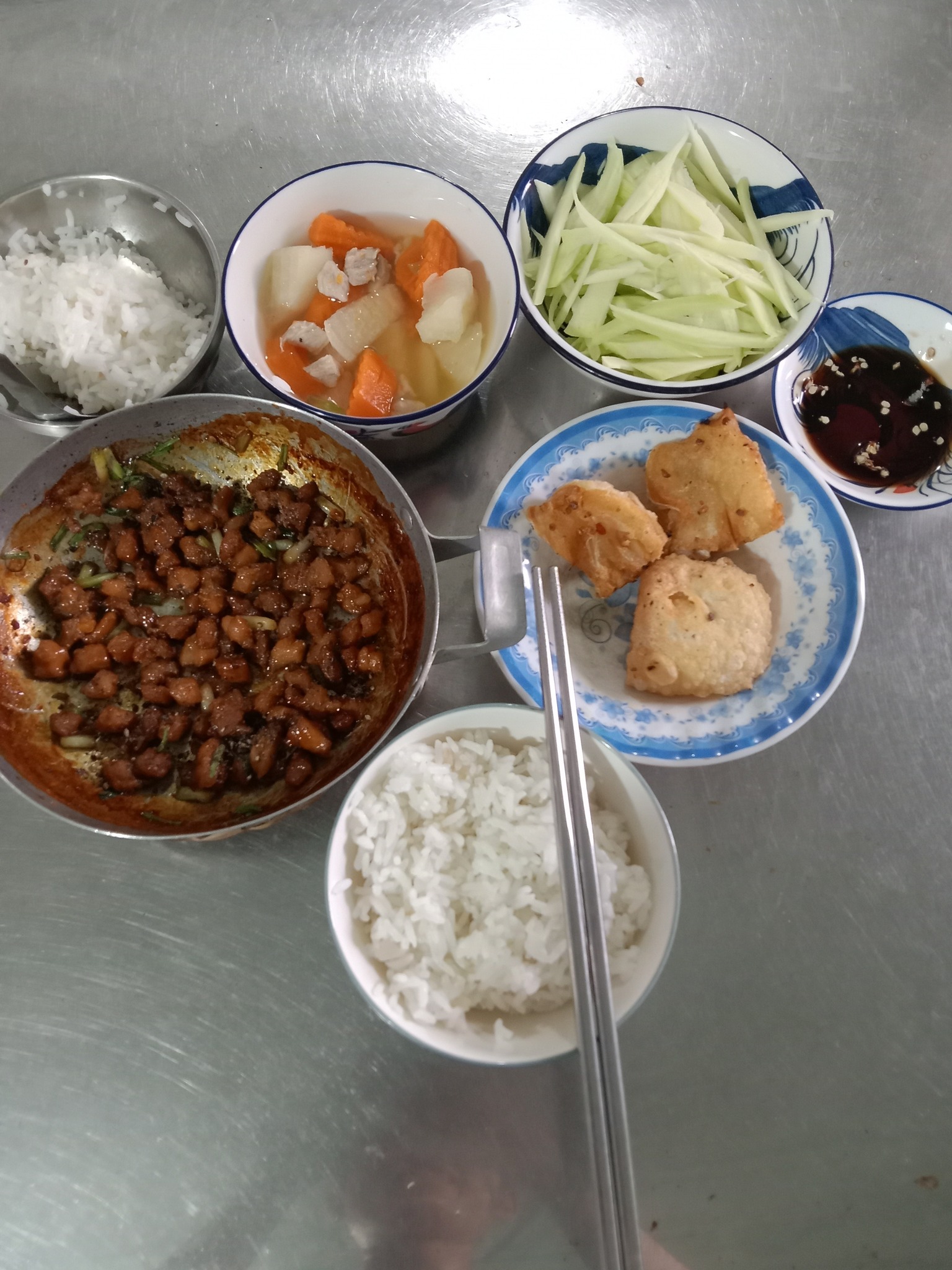 Bữa cơm 7 món giá 45k thị phi- Ảnh 1.