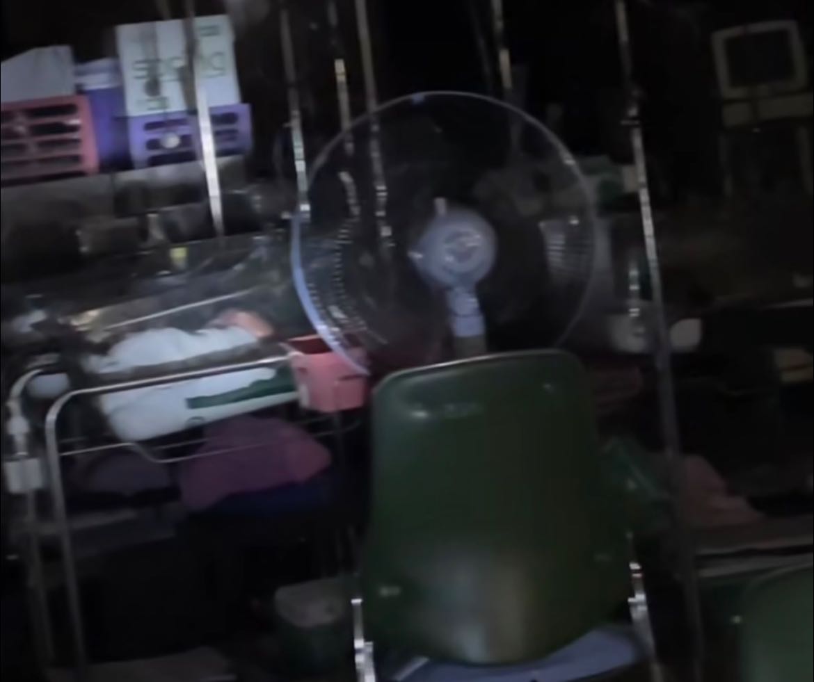 Lũ lụt kinh hoàng tại Thái Lan: Tiếng kêu cứu từ mái nhà - Ảnh 7.