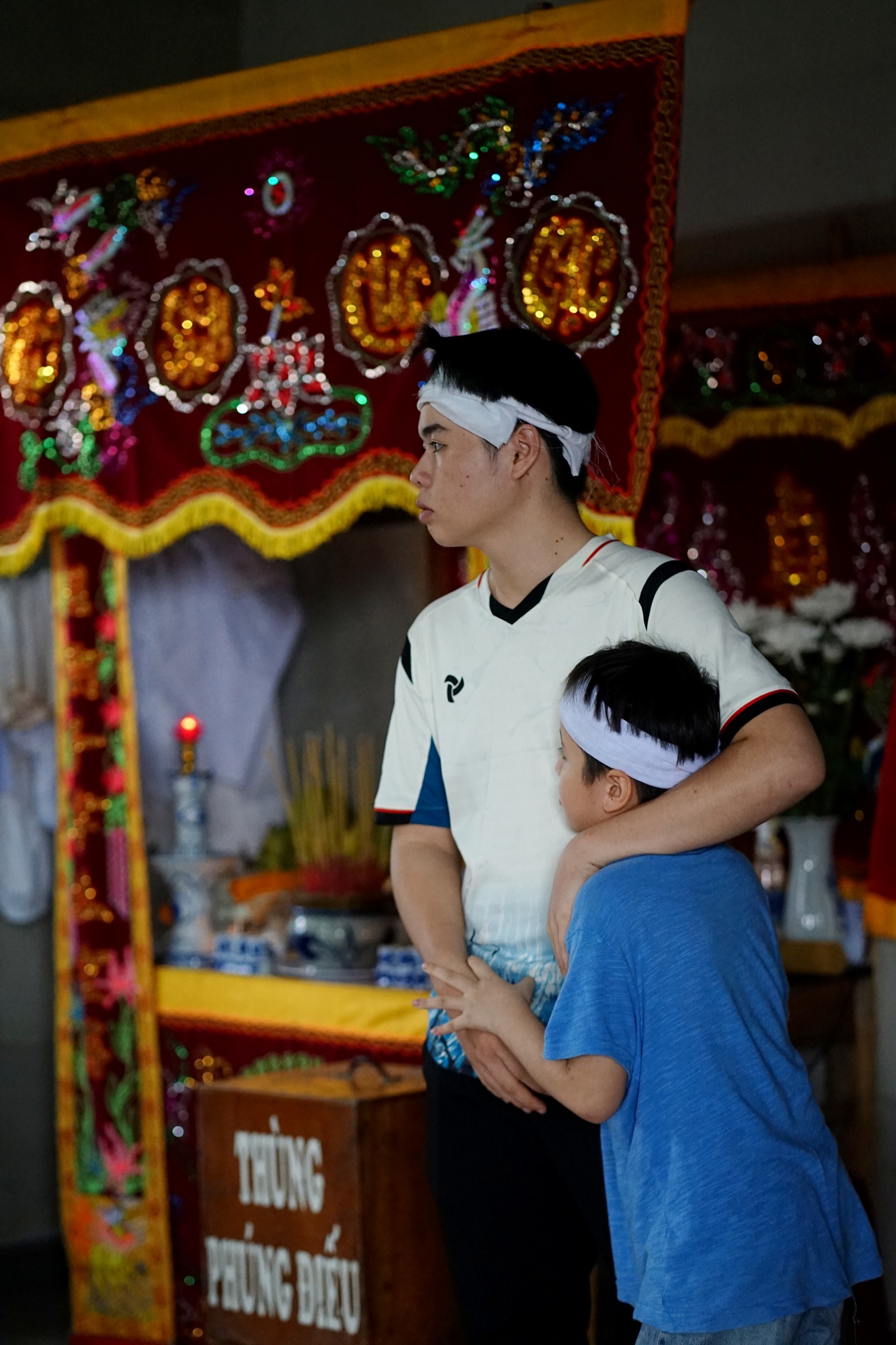 Tang thuơng cảnh 3 anh em mồ côi vì tin đồn vỡ đập: 