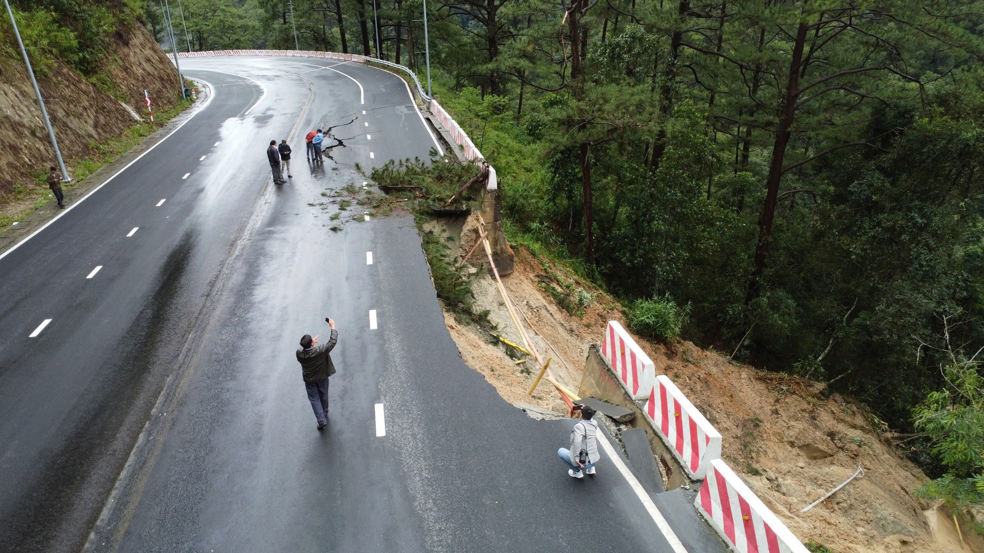 Đèo Prenn lưu thông trở lại từ 13 giờ hôm nay - Ảnh 1.
