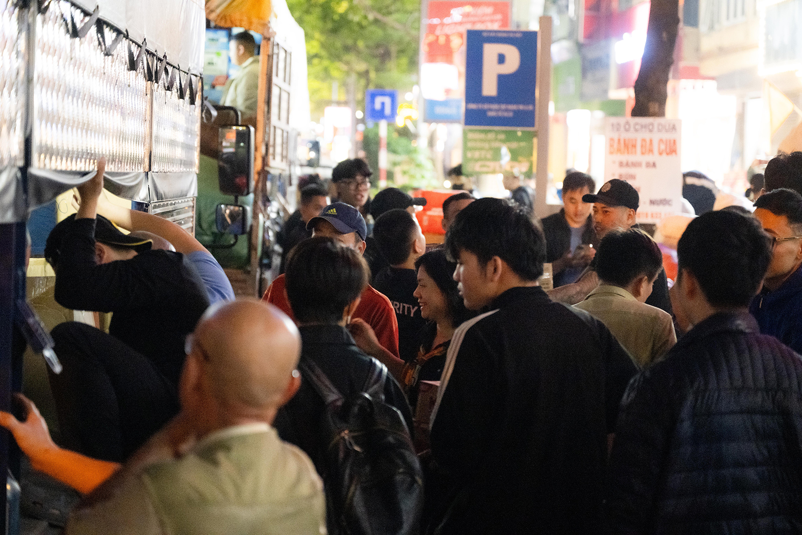 Hà Nội đêm không ngủ cùng những tấm lòng hướng về miền Trung trong cơn lũ - Ảnh 7.