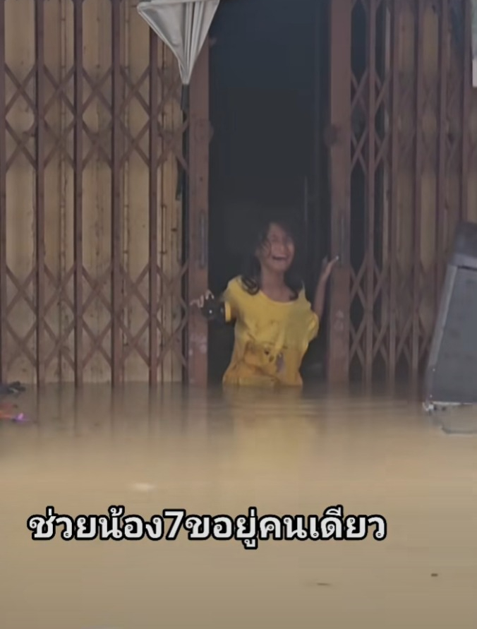 Lũ lụt kinh hoàng tại Thái Lan: Tiếng kêu cứu từ mái nhà - Ảnh 3.