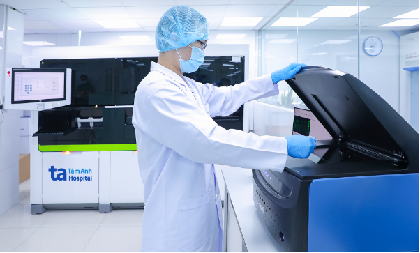 Gần 2.500 bệnh nhân viêm gan B được miễn phí xét nghiệm viêm gan D tiêu chuẩn Mỹ - Ảnh 1.