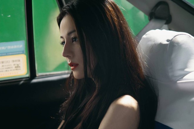 Địch Lệ Nhiệt Ba cắt hẳn bữa tối- Ảnh 4.