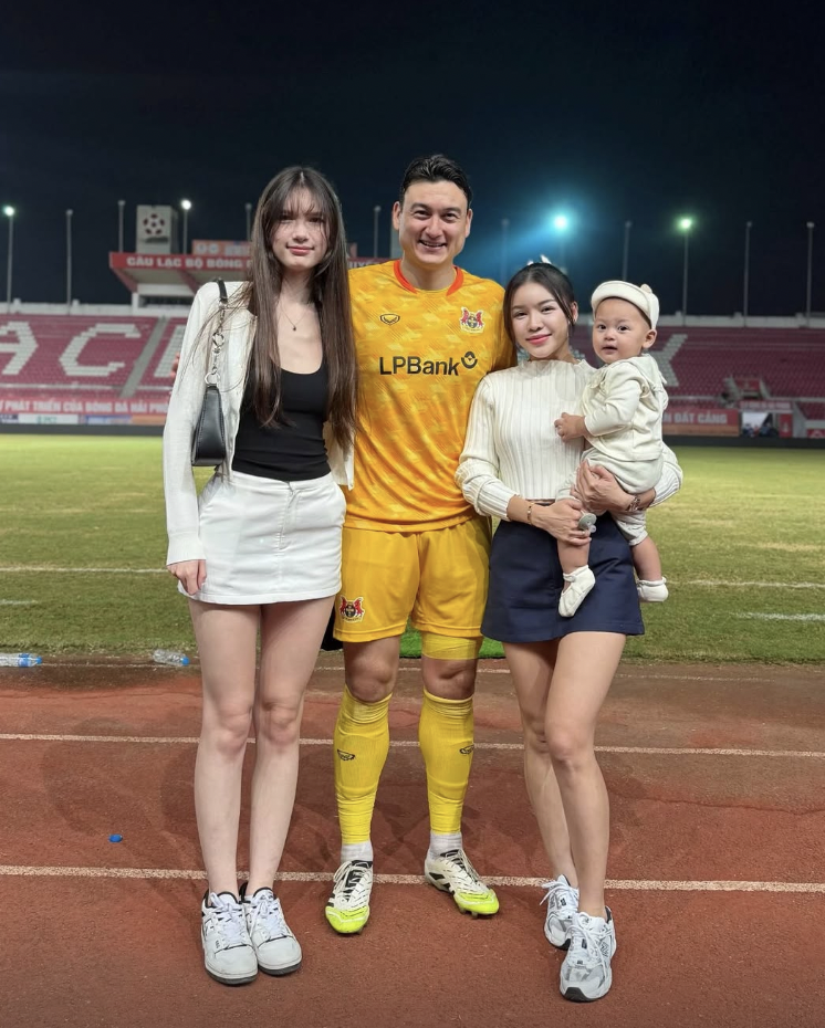 Mê mẩn ngắm visual Yến Xuân - vợ Lâm Tây, mẹ 1 con vóc dáng vẫn sexy bất bại, xinh đẹp bất chấp 