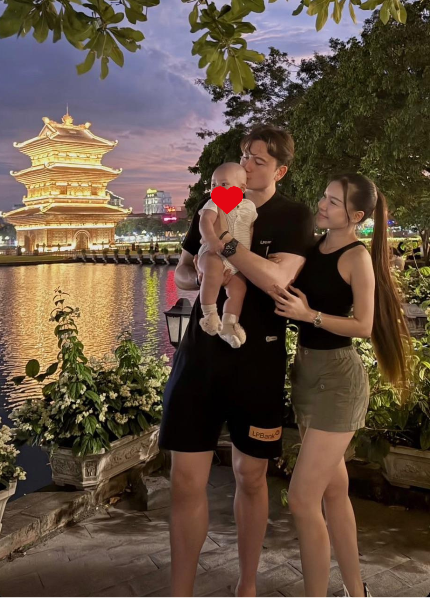 Mê mẩn ngắm visual Yến Xuân - vợ Lâm Tây, mẹ 1 con vóc dáng vẫn sexy bất bại, xinh đẹp bất chấp 