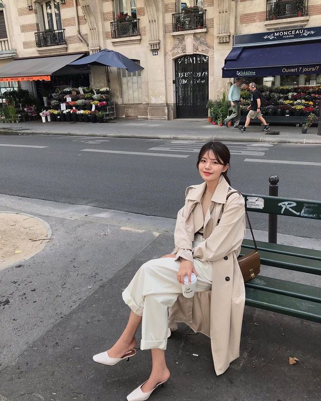 Tủ đồ tối giản cho phụ nữ trên 40: Chỉ cần giữ 10 món này - tiết kiệm mà vẫn mặc đẹp mỗi ngày - Ảnh 4.