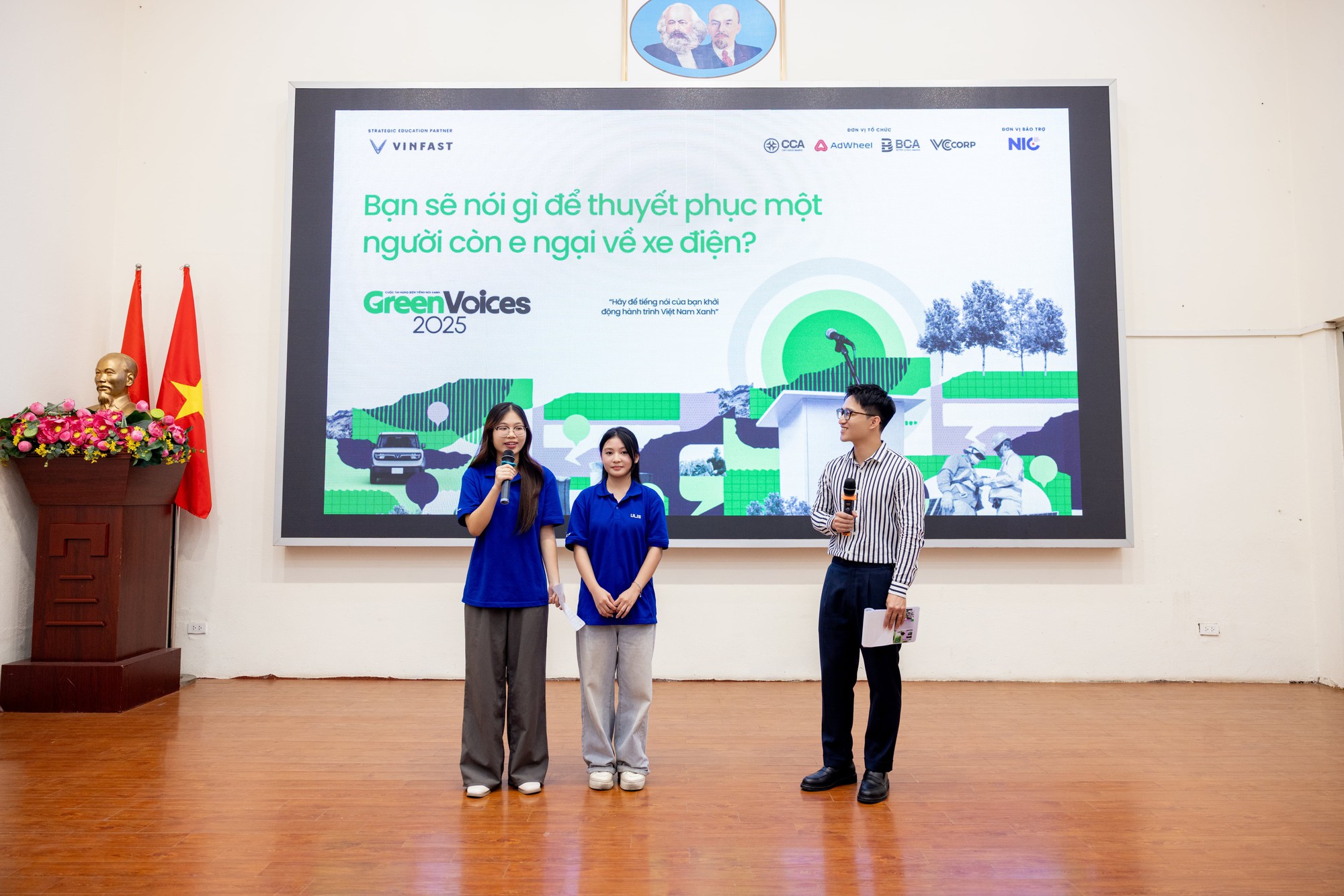 Hỗ trợ 5 triệu cho người trẻ chuyển sang xe điện: Cơ hội và thách thức - Ảnh 1.