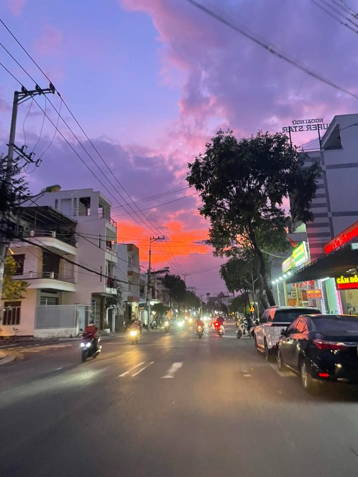 Bầu trời tím lịm tìm sim rực rỡ ở Khánh Hòa khiến mạng xã hội dậy sóng - Ảnh 6.