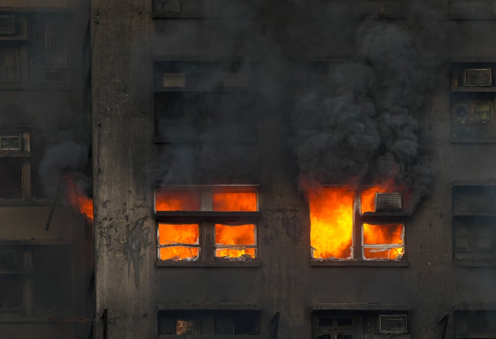 Hỏa hoạn tại Hong Kong: 3 tòa chung cư cháy dữ dội, 4.000 cư dân hoảng loạn - Ảnh 10. Hỏa hoạn tại Hong Kong: 3 tòa chung cư cháy dữ dội, 4.000 cư dân hoảng loạn - Ảnh 10.