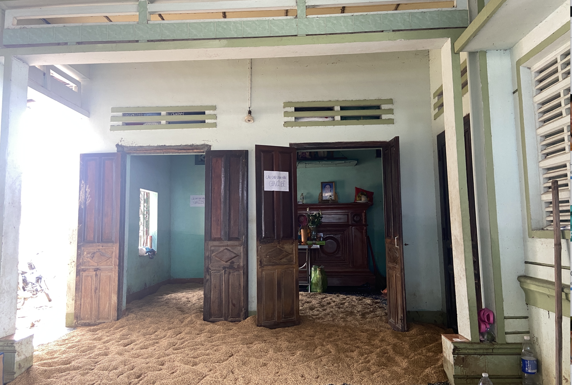 Chồng thiệt mạng trong lũ vì cứu cháu: Nỗi đau không gì bù đắp ở Đắk Lắk - Ảnh 7. Chồng thiệt mạng trong lũ vì cứu cháu: Nỗi đau không gì bù đắp ở Đắk Lắk - Ảnh 7.