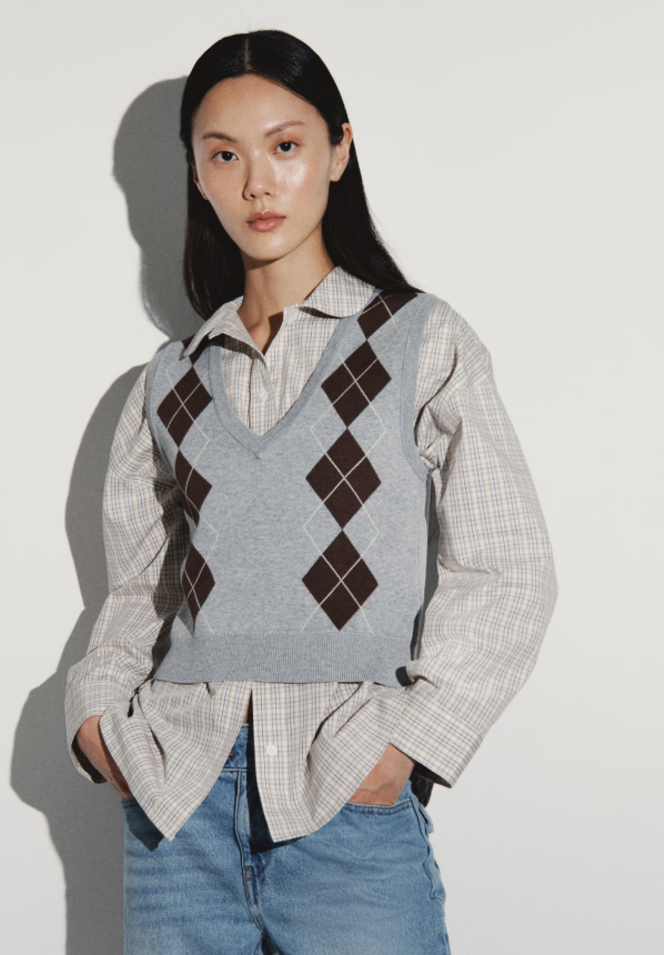 Kiểu áo len họa tiết đang gây sốt mùa lạnh: Dễ mặc, không sến, hợp chị em công sở- Ảnh 15.