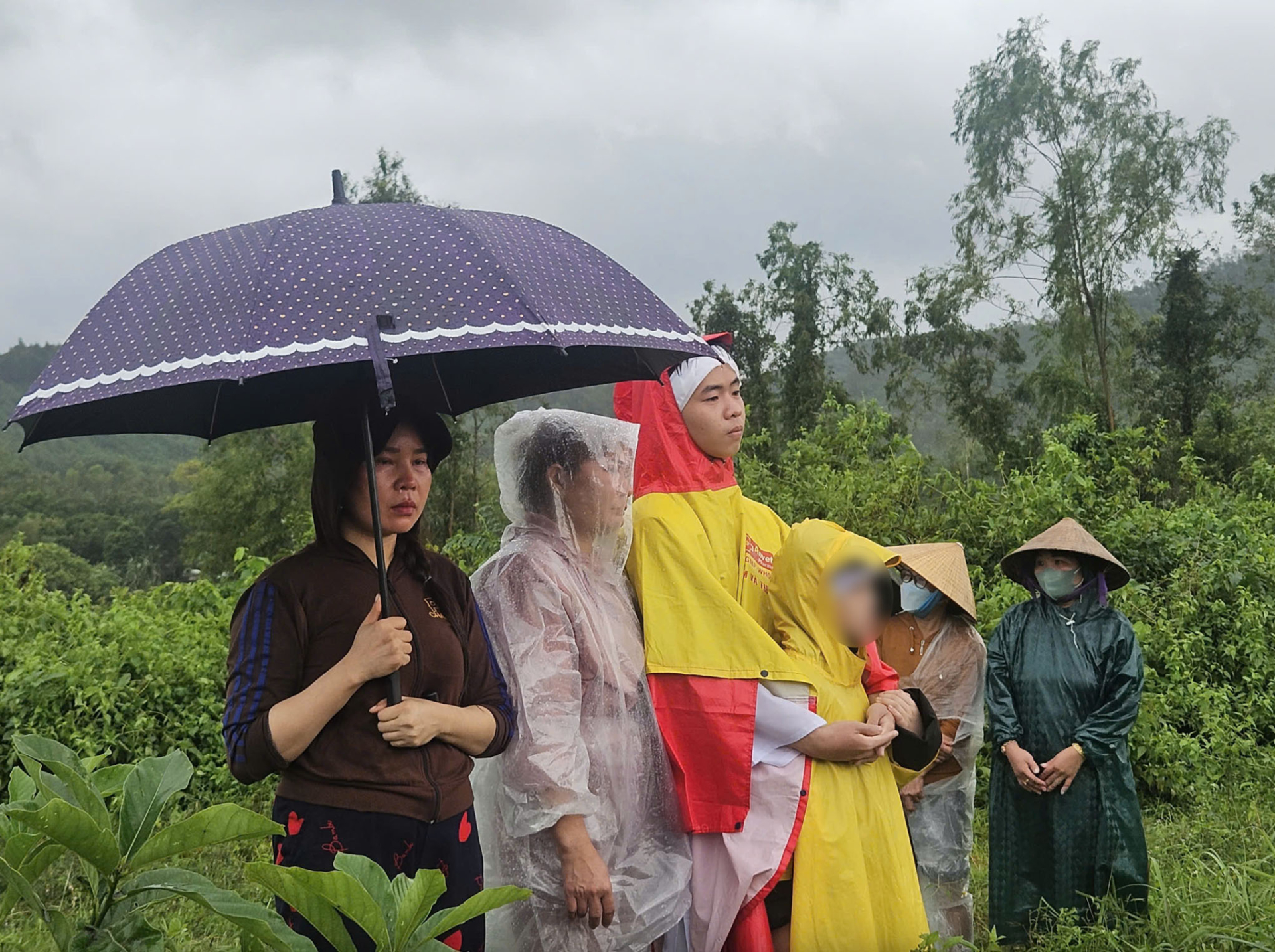 Câu chuyện đau lòng về gia đình mất mát sau trận lũ lịch sử tại Đắk Lắk - Ảnh 2.