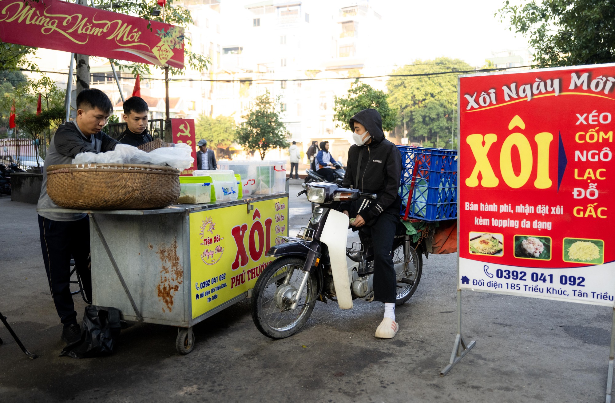 Chàng trai 1992 bán xôi sáng sớm giữa nhịp sống đắt đỏ ở Hà Nội - Ảnh 5.