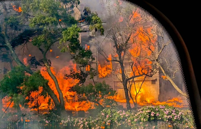 Thảm hoạ cháy chung cư tại Hong Kong: Vẫn chưa thể dập tắt ngọn lửa sau 8 tiếng, số người tử vong tiếp tục tăng- Ảnh 13.