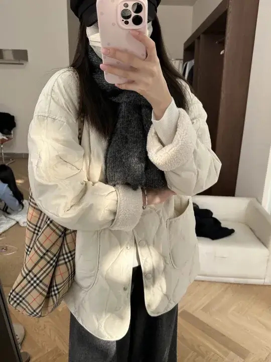 Năm nay không còn mốt áo phao to sụ: Cả phố đang mặc 