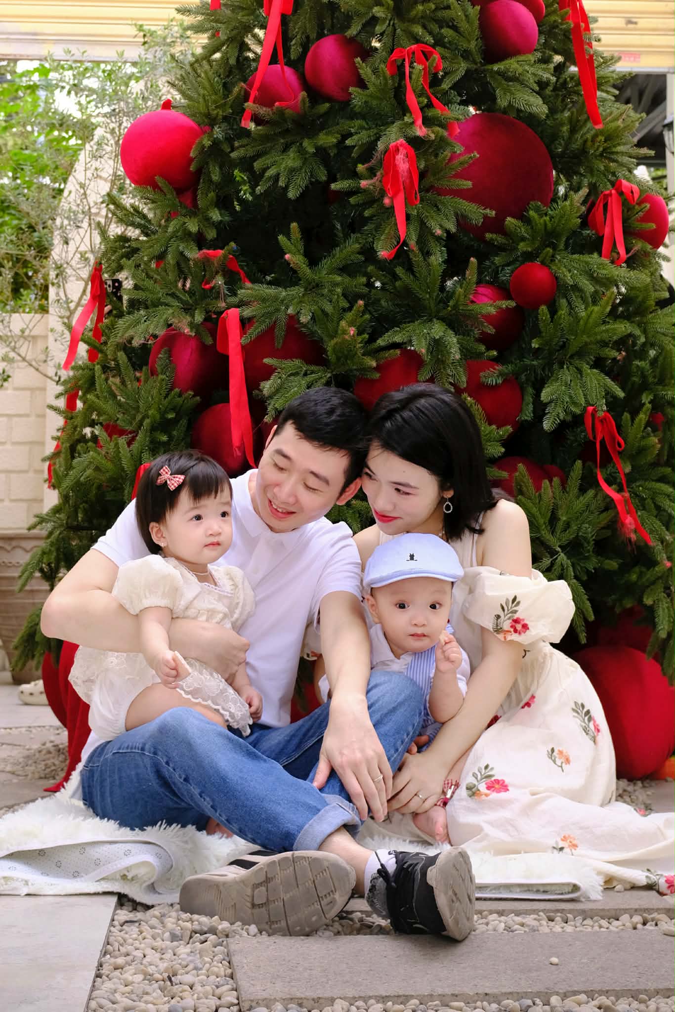 Bữa trưa của 2 em bé sinh đôi khiến nhiều mẹ giật mình, dụi mắt xem lại mấy lần vì điều này- Ảnh 1.