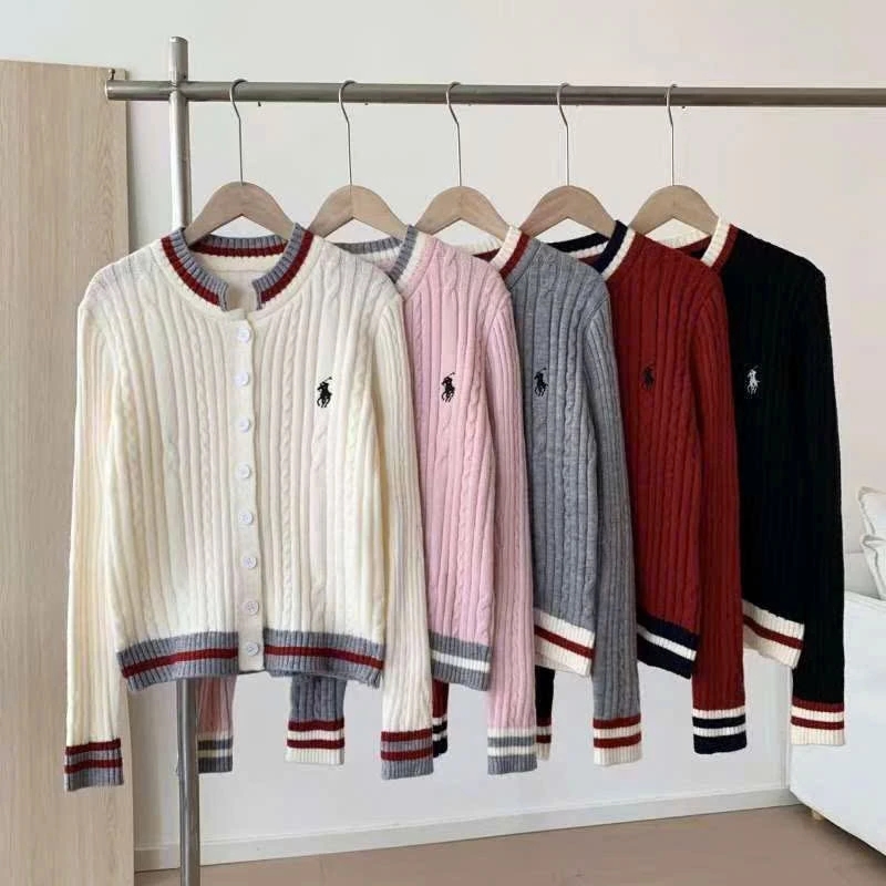 Kiểu áo len họa tiết đang gây sốt mùa lạnh: Dễ mặc, không sến, hợp chị em công sở- Ảnh 14.