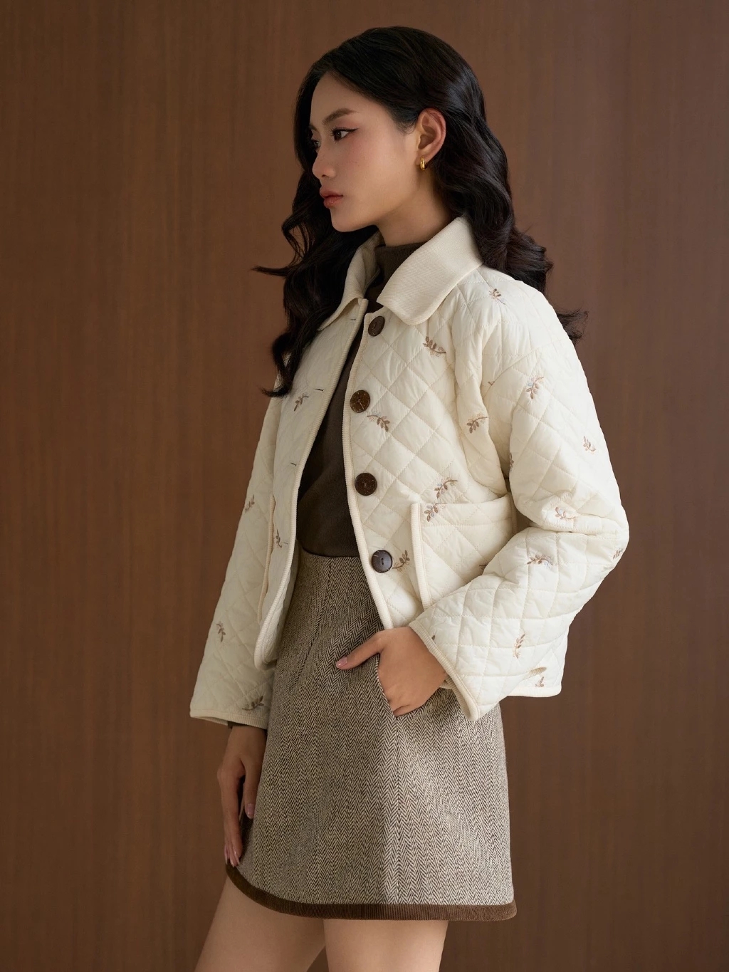 Năm nay không còn mốt áo phao to sụ: Cả phố đang mặc 