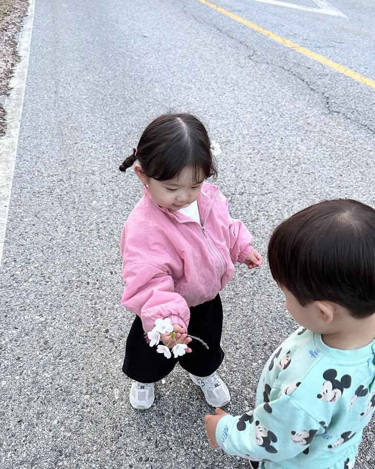 Bố mẹ đừng bỏ qua những hành vi này của trẻ nếu không muốn con lớn lên thành người thờ ơ, vô cảm- Ảnh 4. Bố mẹ đừng bỏ qua những hành vi này của trẻ nếu không muốn con lớn lên thành người thờ ơ, vô cảm- Ảnh 4.