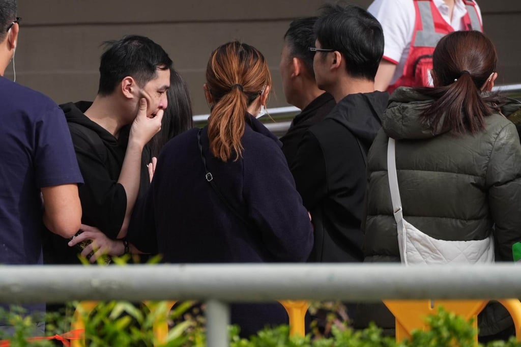 Hỏa hoạn tại khu chung cư Hong Kong (Trung Quốc): Số người tử vong tăng lên 55, nhiều người đang tìm kiếm thân nhân mất tích- Ảnh 1.