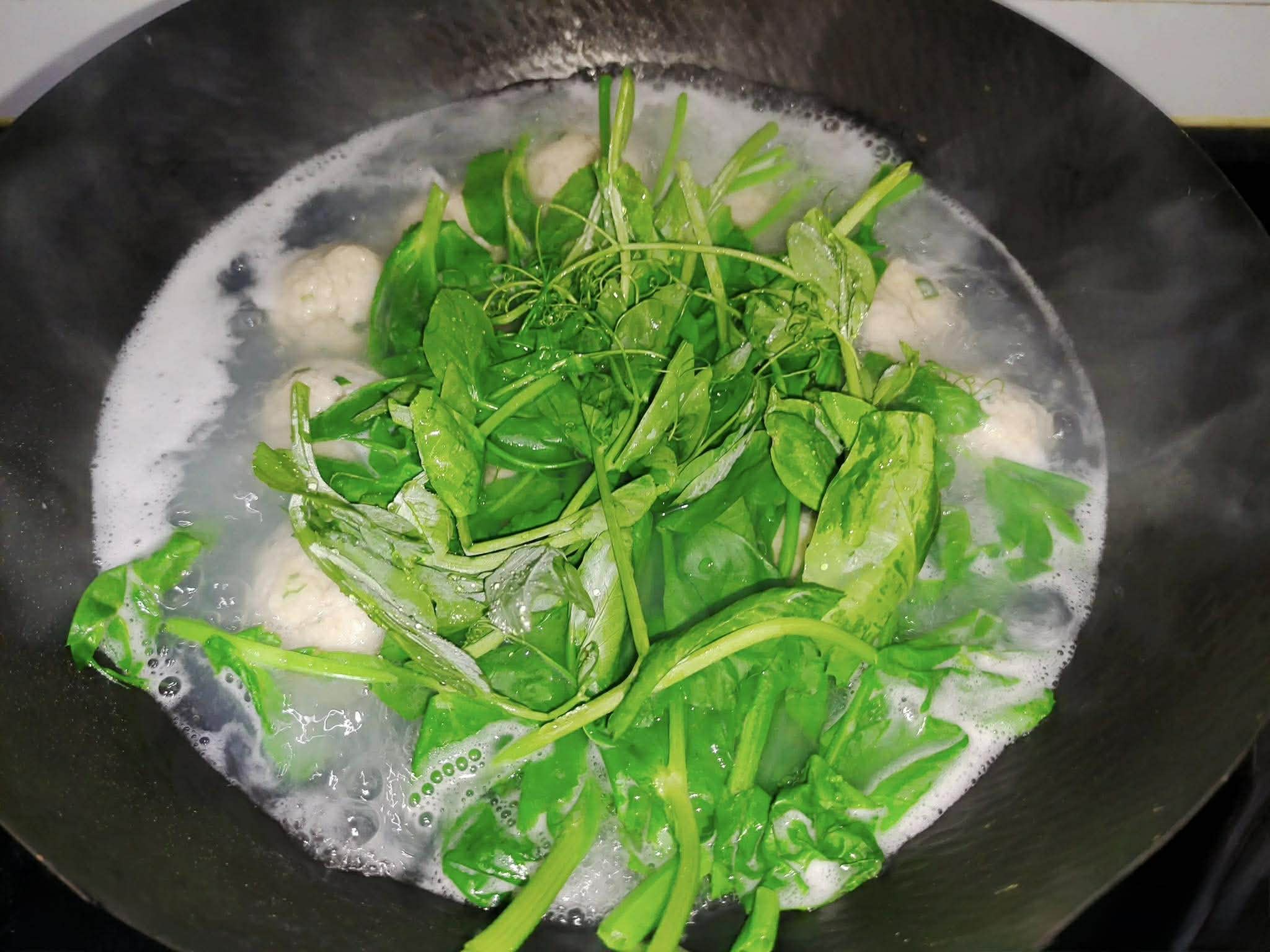 Món ăn này chỉ dùng nguyên liệu đơn giản nhưng hương vị lại tuyệt vời, tươi mát và sảng khoái - Ảnh 6.