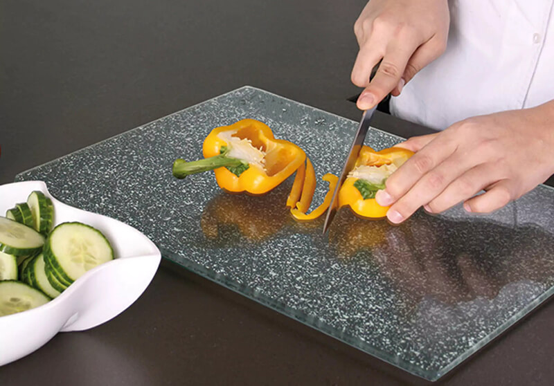 Tôi chỉ mua đúng 7 món đồ bếp ở tuổi 50 - và bất ngờ giảm nửa công việc nhà - Ảnh 1.