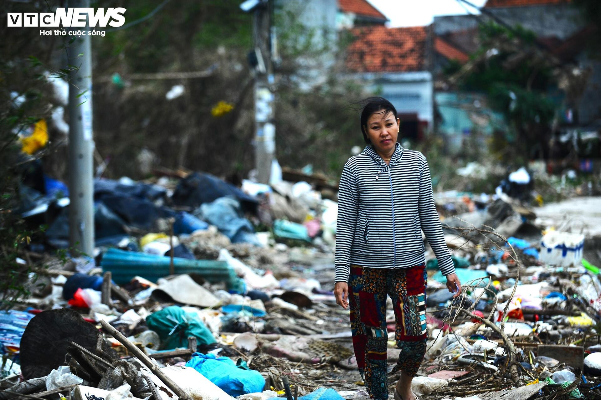 Khung cảnh hoang tàn tại tuy hòa sau lũ dữ: Nỗi đau không thể quên - Ảnh 7.