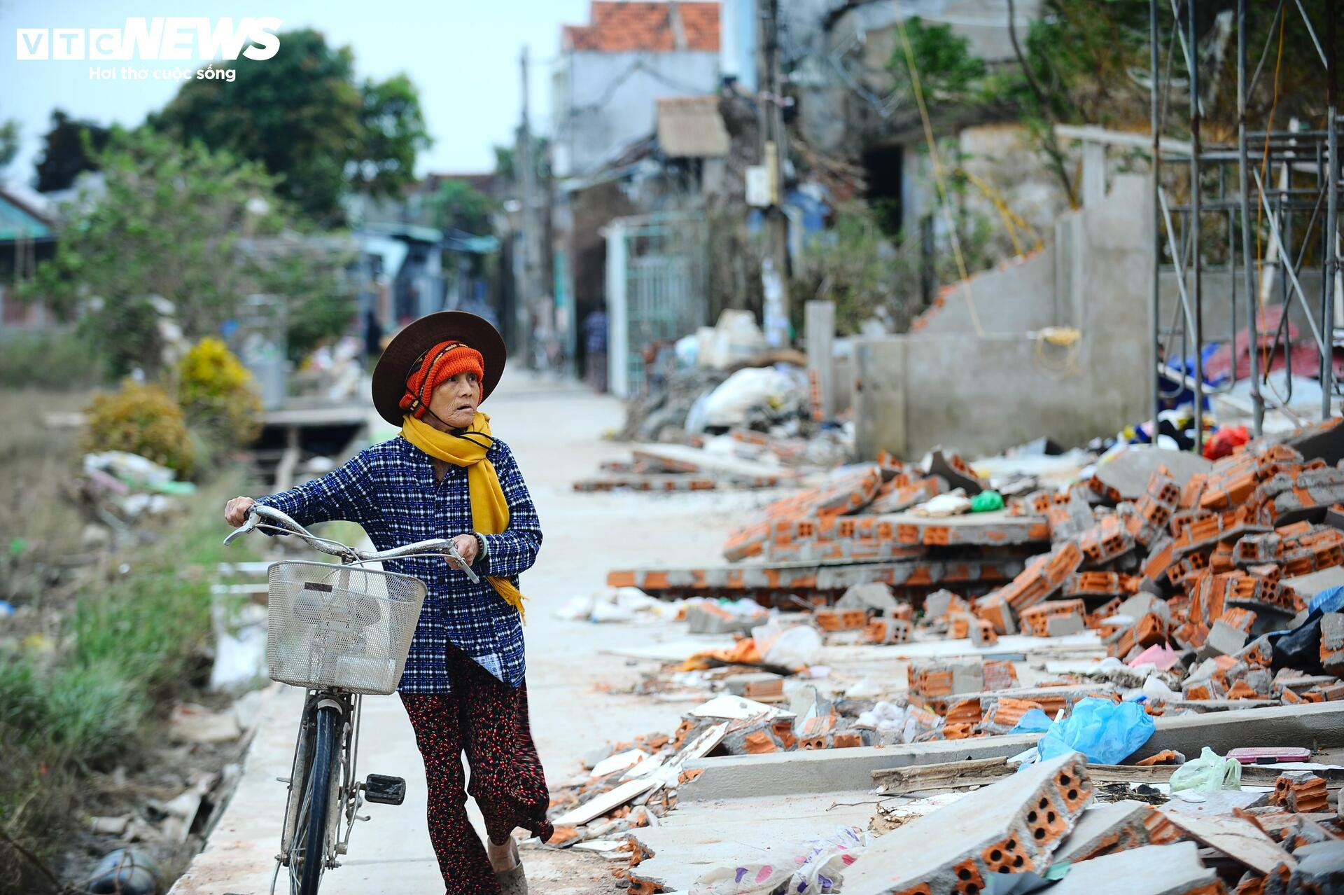 Khung cảnh hoang tàn tại tuy hòa sau lũ dữ: Nỗi đau không thể quên - Ảnh 6.