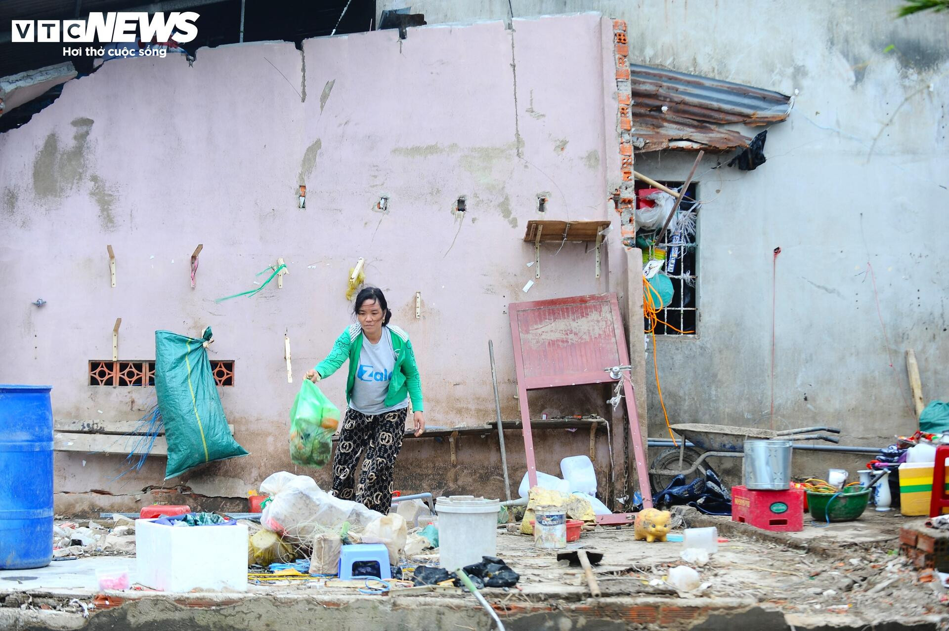 Khung cảnh hoang tàn tại tuy hòa sau lũ dữ: Nỗi đau không thể quên - Ảnh 19.
