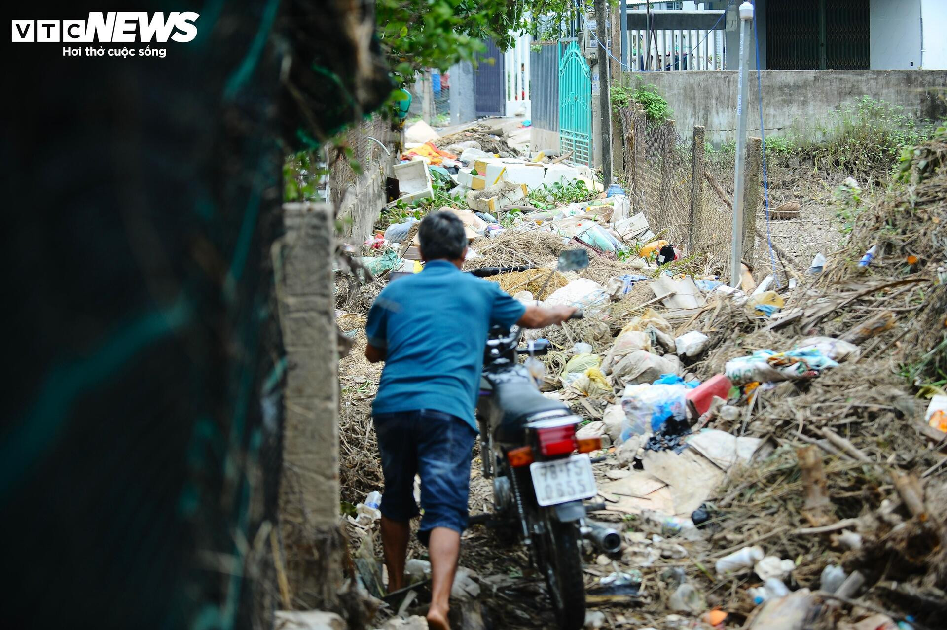Khung cảnh hoang tàn tại tuy hòa sau lũ dữ: Nỗi đau không thể quên - Ảnh 17.
