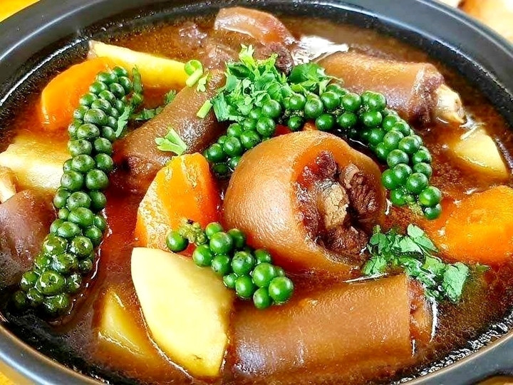 Cách làm đuôi bò hầm tiêu xanh thơm ngon hấp dẫn cho Bữa cơm gia đình - Ảnh 1. Cách làm đuôi bò hầm tiêu xanh thơm ngon hấp dẫn cho Bữa cơm gia đình - Ảnh 1.