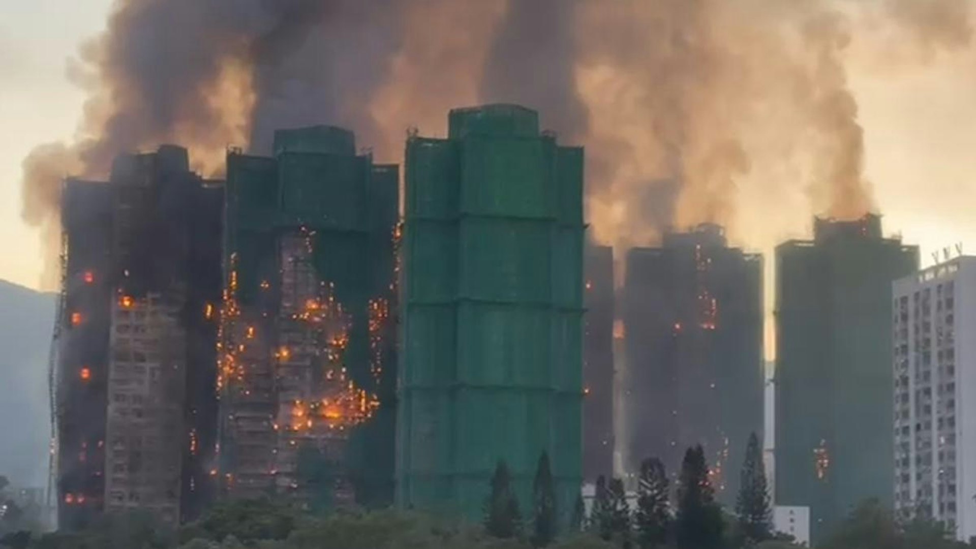 Chân dung lính cứu hỏa Hà Vĩ Hào hy sinh trong vụ cháy chung cư ở Hong Kong - Ảnh 1.