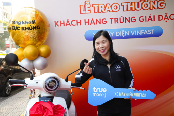TrueMoney+ trao xe máy điện VF Evo cho khách hàng trúng thưởng chương trình Hè Sảng Khoái, Quà Cực Khủng - Ảnh 2.